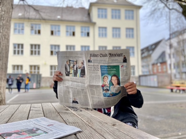 Zeitung lesen